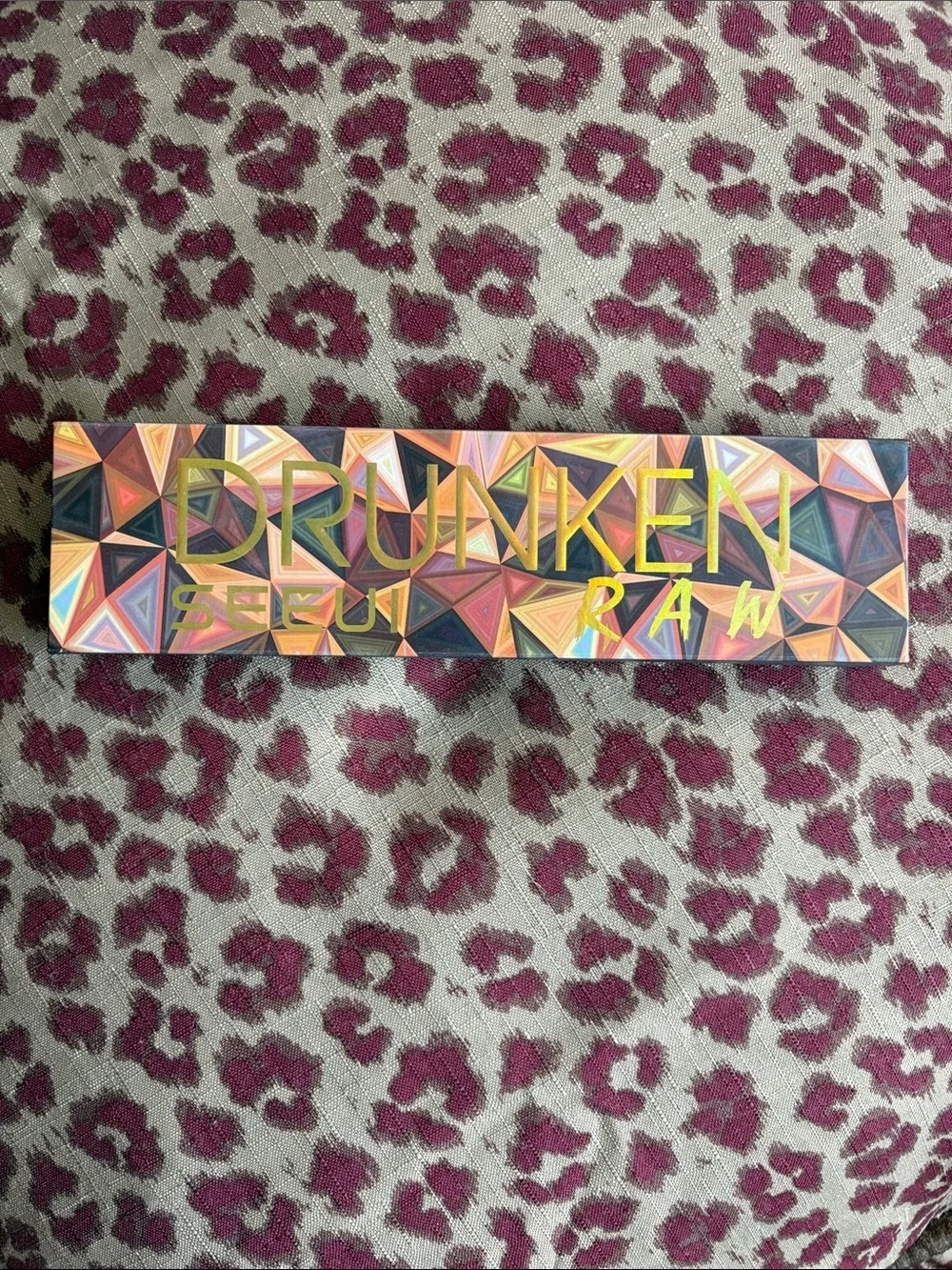 SEEUI DRUNKEN RAW EYE SHADOW PALLET